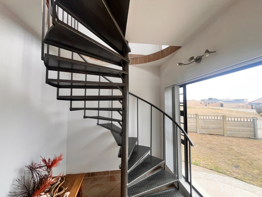 To Let 3 Bedroom Property for Rent in Wavecrest Eastern Cape